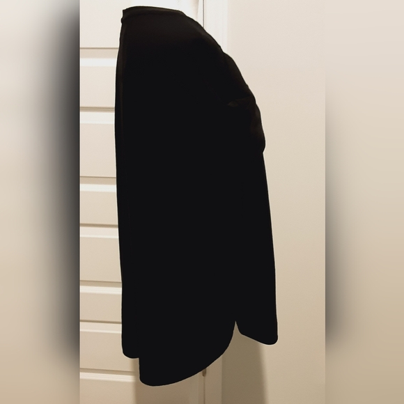 BUNDLE 3 for $10 TERRA & SKY Women's Black Top - Picture 3 of 3